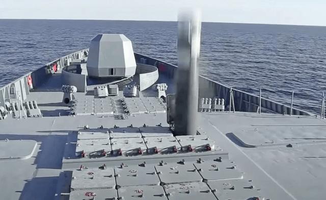 一枚高速拦截器从地下发射井腾空而起,准确命中了来袭的模拟弹道导弹