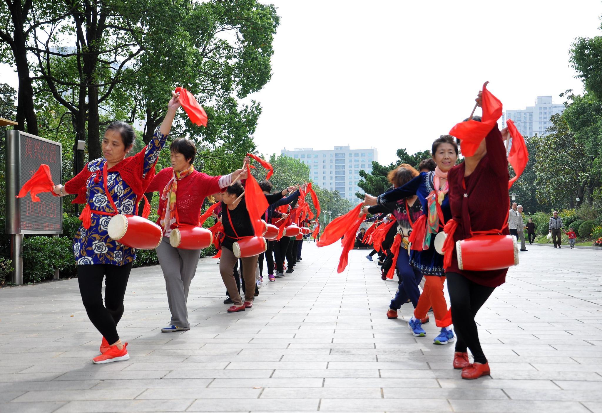 ▲退休政策调整，与一个国家的社保、就业、养老等多个系统息息相关，必须科学、审慎。资料图。图片来源：新京报网