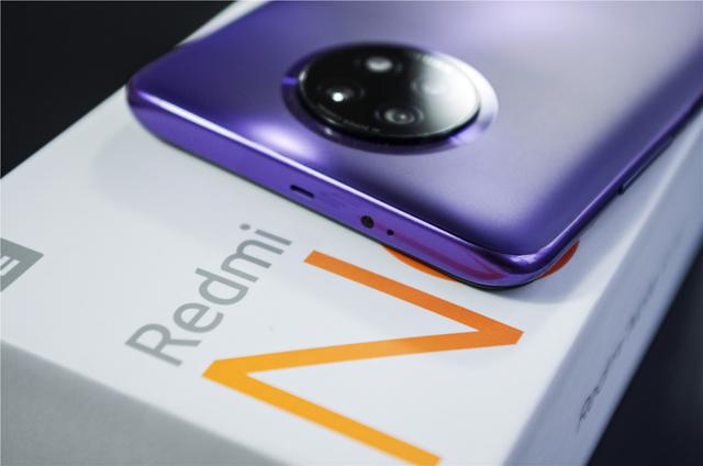 5mm耳机接口redminote 9 5g右侧为指纹识别和音量键然后来看note 9 5g