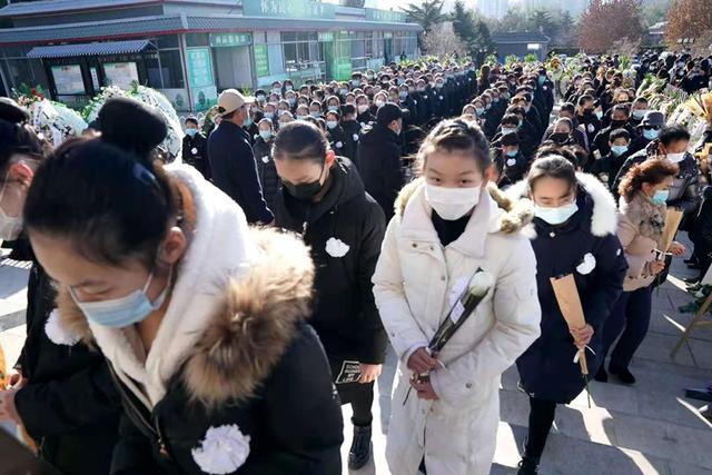 深寄哀思晨光微风中送别陈爱莲