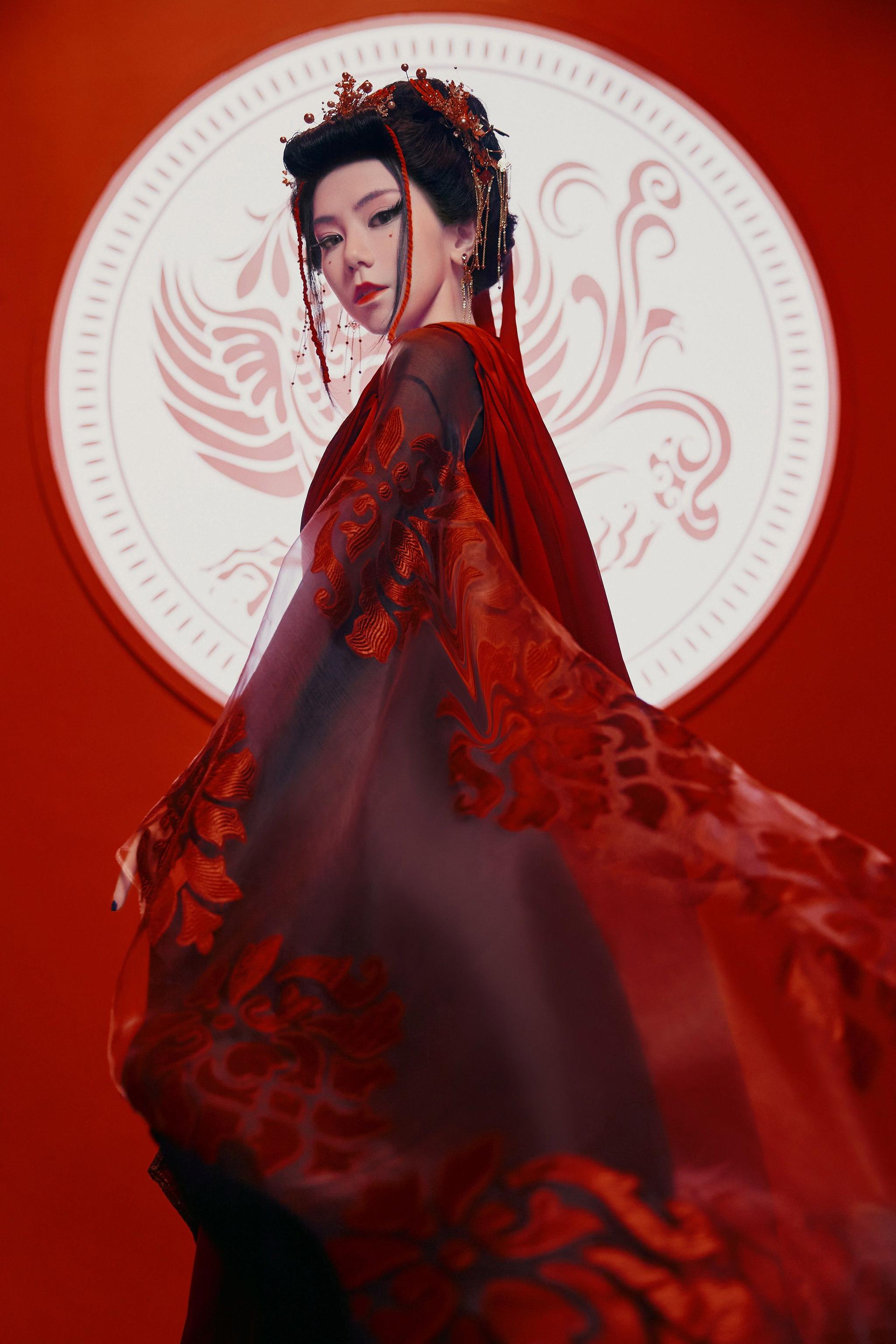 邓紫棋新歌《万国觉醒》mv上线,首次挑战古装形象