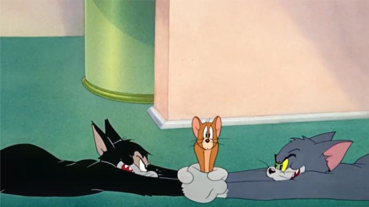 猫和老鼠:汤姆和黑猫抢杰瑞,谁能抢过呢,杰瑞太惨了