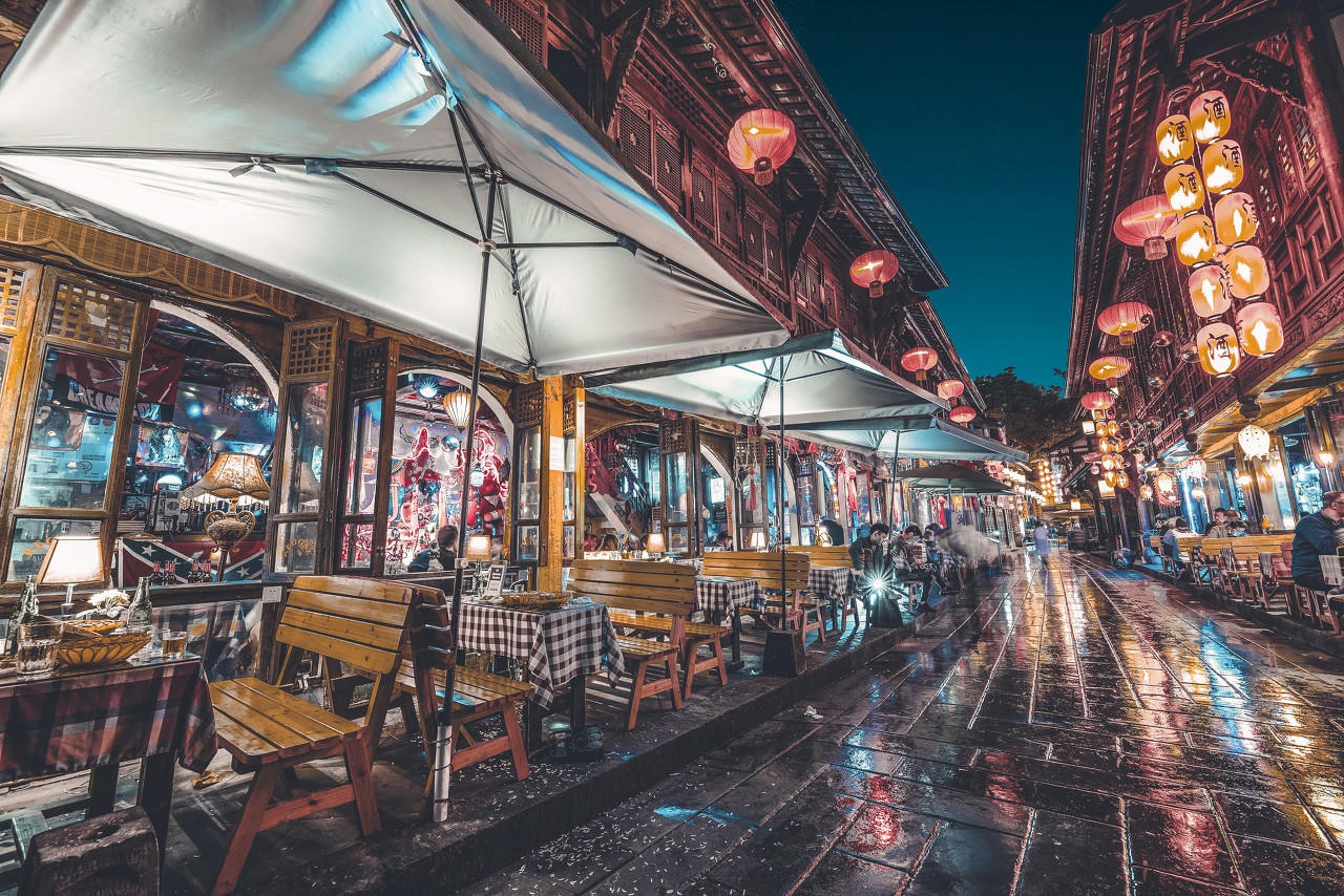 繁华的成都市锦里历史文化古街夜景