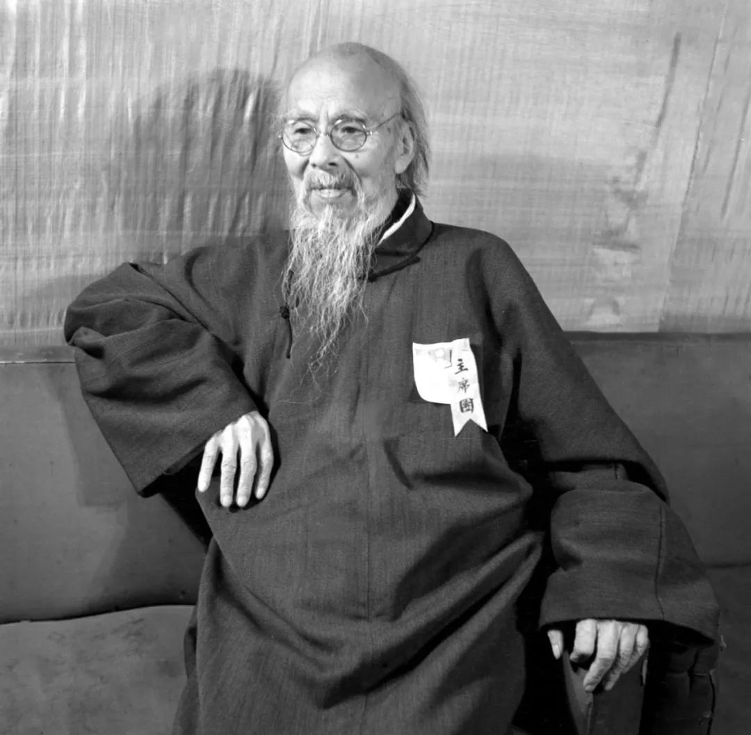 齐白石,徐悲鸿,张大千,三位大师曾经这样"互补"|草地观展