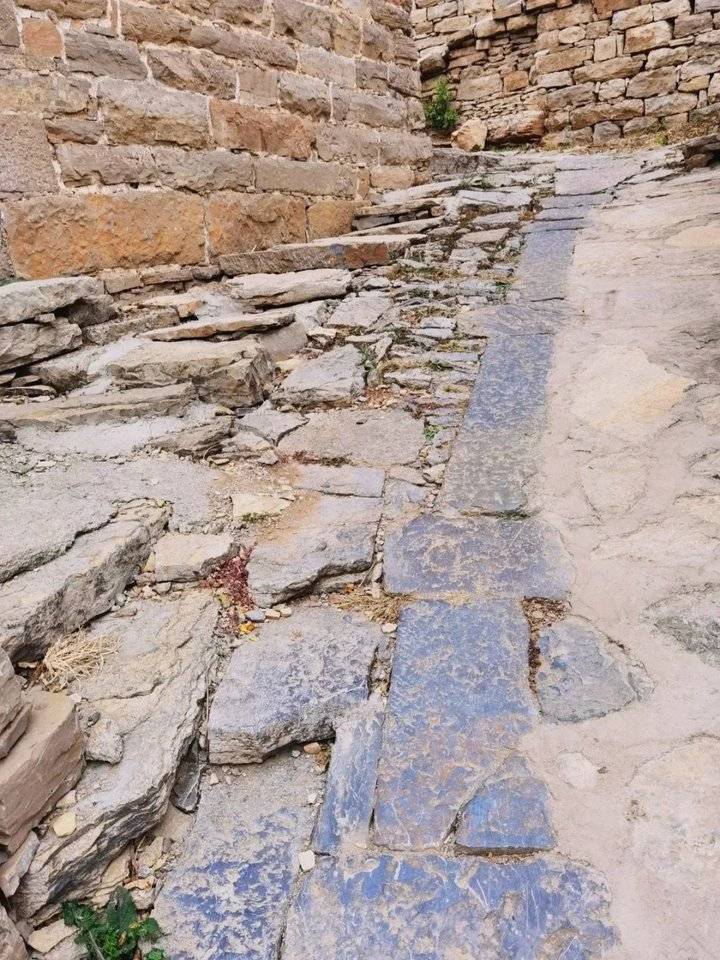 青石板路,这是古代通过莱芜的官道