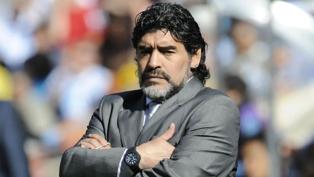 把马拉多纳拉回人间的那首歌