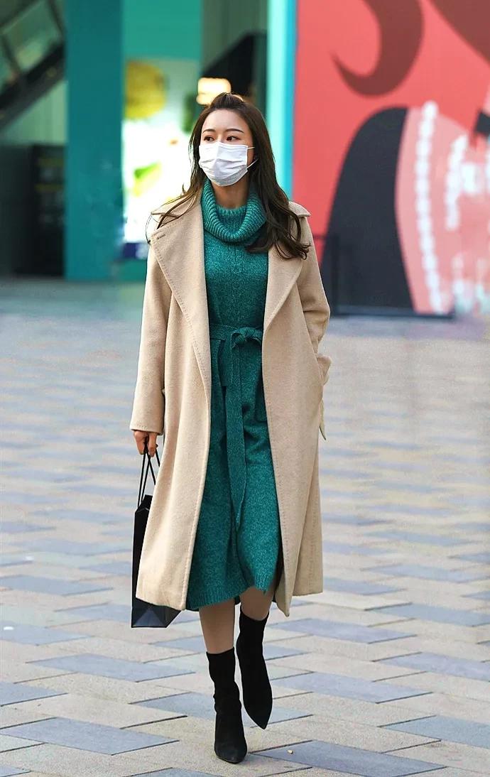 街拍:短靴,美女也选细高跟