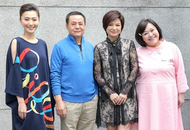 钟欣凌与老公罕见同框,带俩女儿温馨逛街,购千万豪宅只够还利息