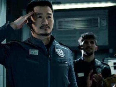 《流浪地球2》定档2023年贺岁档,刘培强没死?吴京大骂导演_新浪新闻