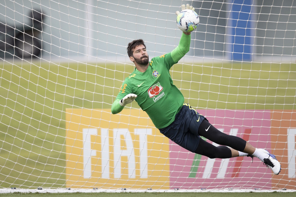 利物浦门将阿利松,对阵布莱顿迎来第100次出场