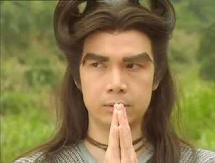 港版《西游记》黑熊精曝近照,头发花白显老态,曾被曝劈腿钟丽淇