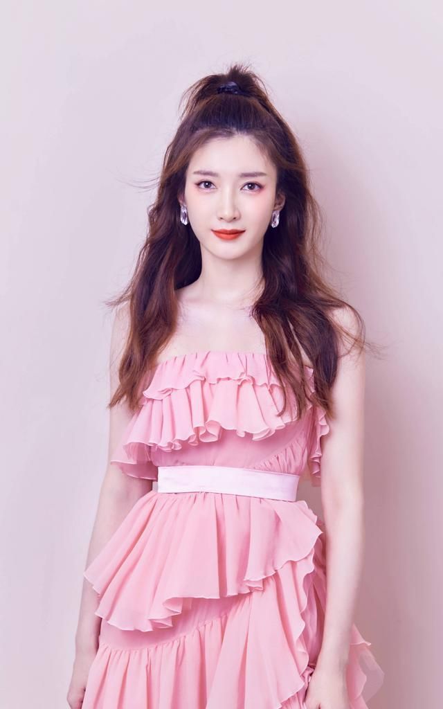 演员江疏影美丽大方优雅端庄气质出尘来看近期美照