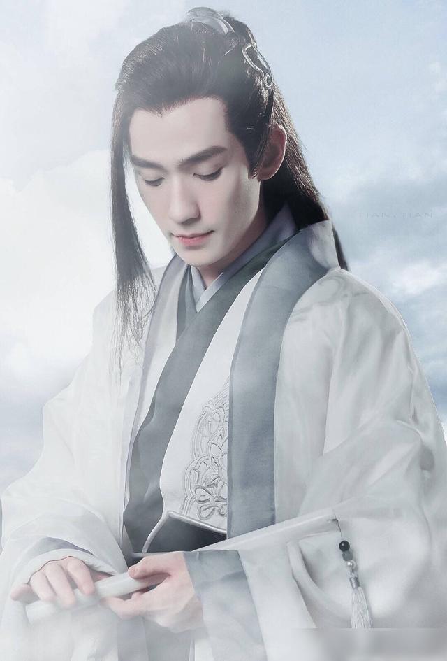 朱一龙: 大概居老师自身就透出一股书生气息,古装也都是偏儒雅的那一