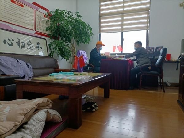 办公室里打地铺,14天通话408次……营前村解封后这位村干部为何仍然不