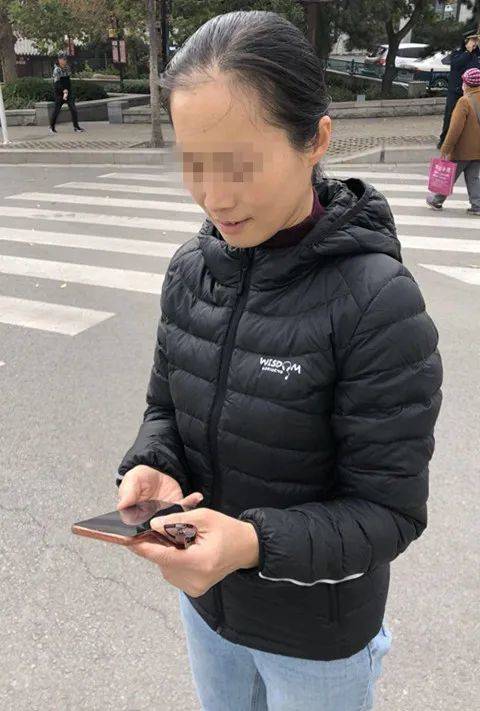 路与龙潭路路口时间:2020-11-27身份证号码:410927********7015姓名
