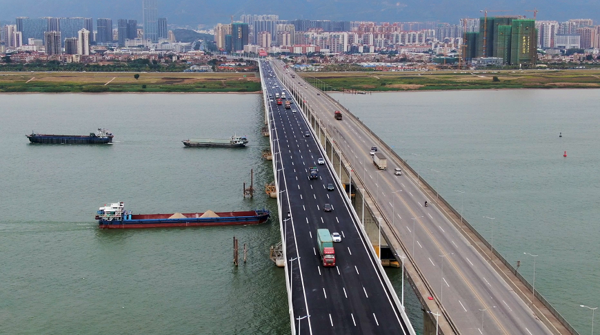 肇庆大桥扩建项目起点位于端州区砚都大道与黄岗路交叉处,终点为肇庆