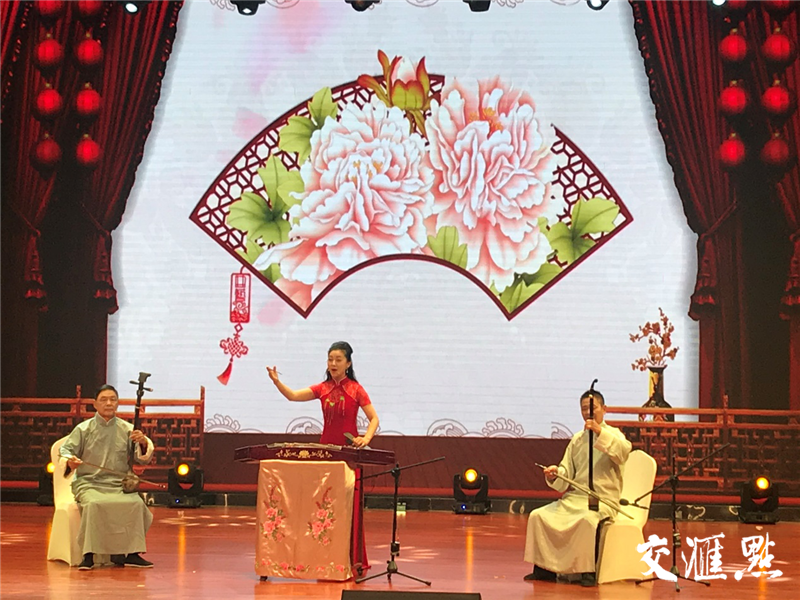 27日上午,在宿城区文体中心,在苏北大鼓和琴书的精彩表演之后,苏北