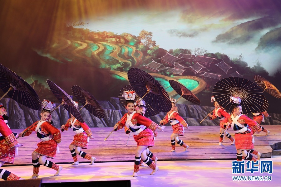 广东当代瑶族舞剧《瑶山那抹红》亮相连南瑶族文化艺术活动