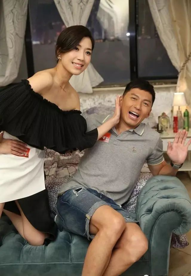 袁伟豪和多次饰演cp的黄智雯,也很暧昧.