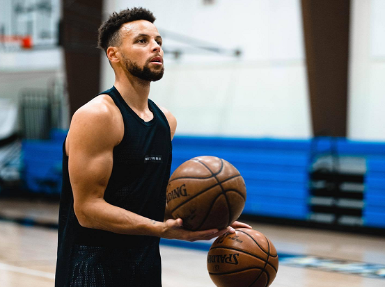 库里最新训练照曝光手臂增肌明显mvp赔率榜高居第二名