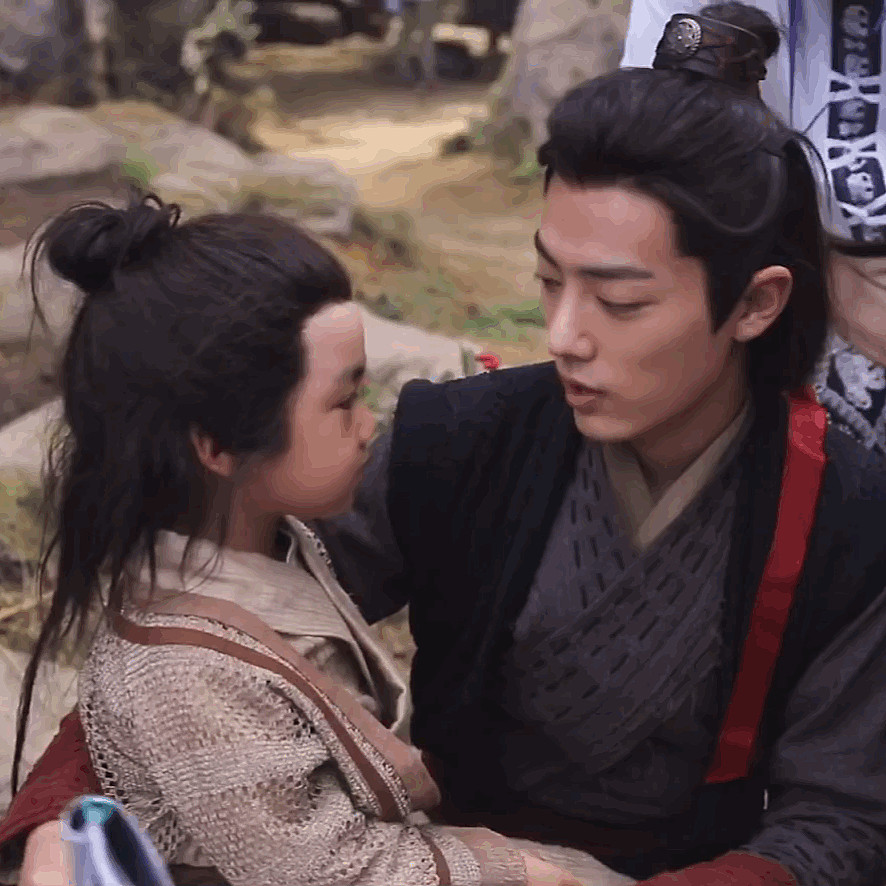 《狼殿下》花絮曝光,肖战与孩子片场日常互动,比戏内还温柔!