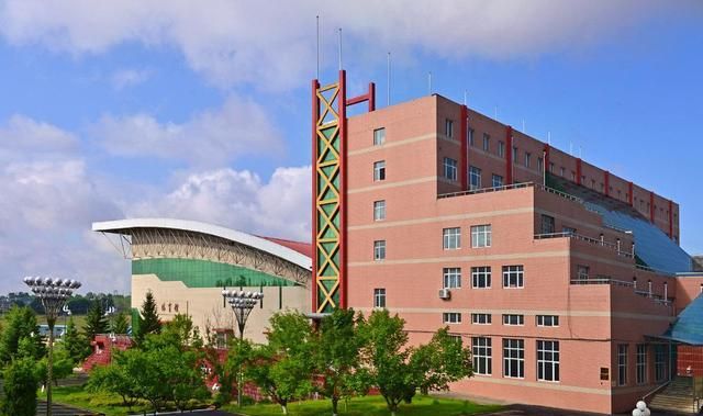 谁来使用"黑龙江师范大学"之名?有网友提出建议,官方予以回应