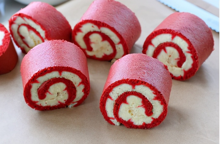 网上很流行的蛋糕卷,红丝绒旋风蛋糕卷,配方一定要与你分享