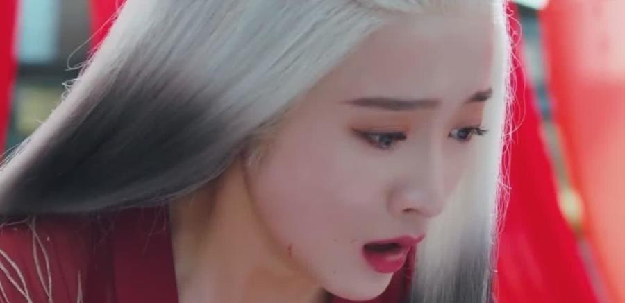 都是白发造型,紫萱高冷,容乐凄美,看到赵丽颖:让人移不开眼!