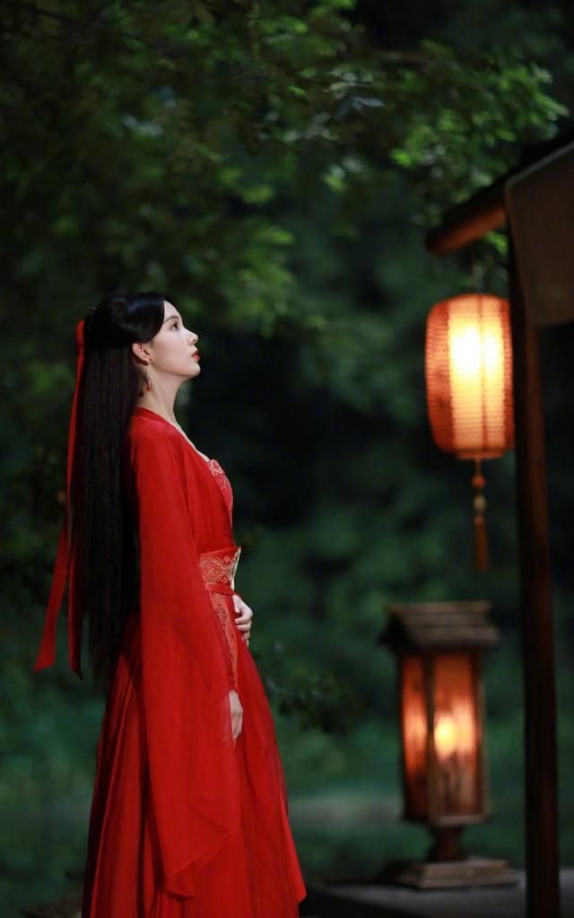 电视剧少女大人剧照更新了演员陈瑶红衣造型太美了