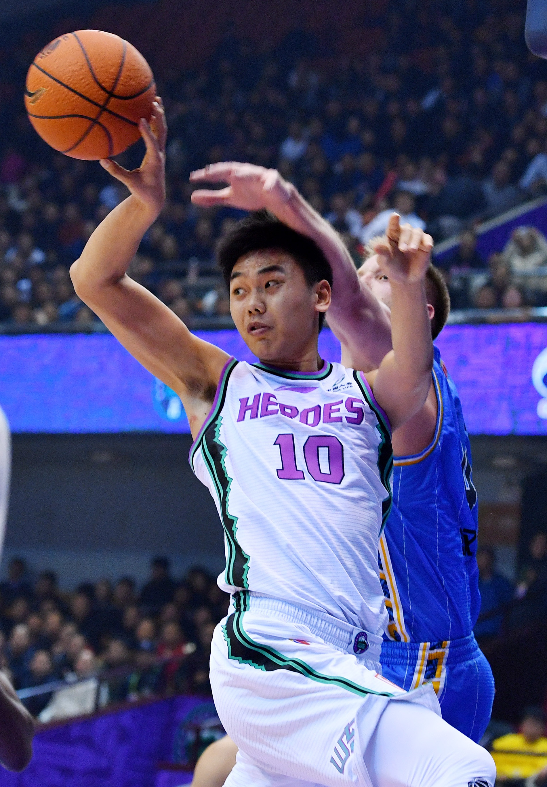 山东男篮3人被移出大名单,锋线补充新人,身体素质队内顶级|郭旭