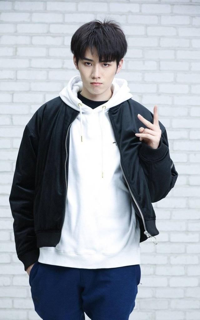 歌手任豪温柔暖心的大男孩期待更多精彩作品先来看帅照吧