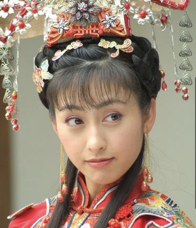 11岁出道曾与张铁林相爱后嫁大23岁演员息影今37岁很幸福