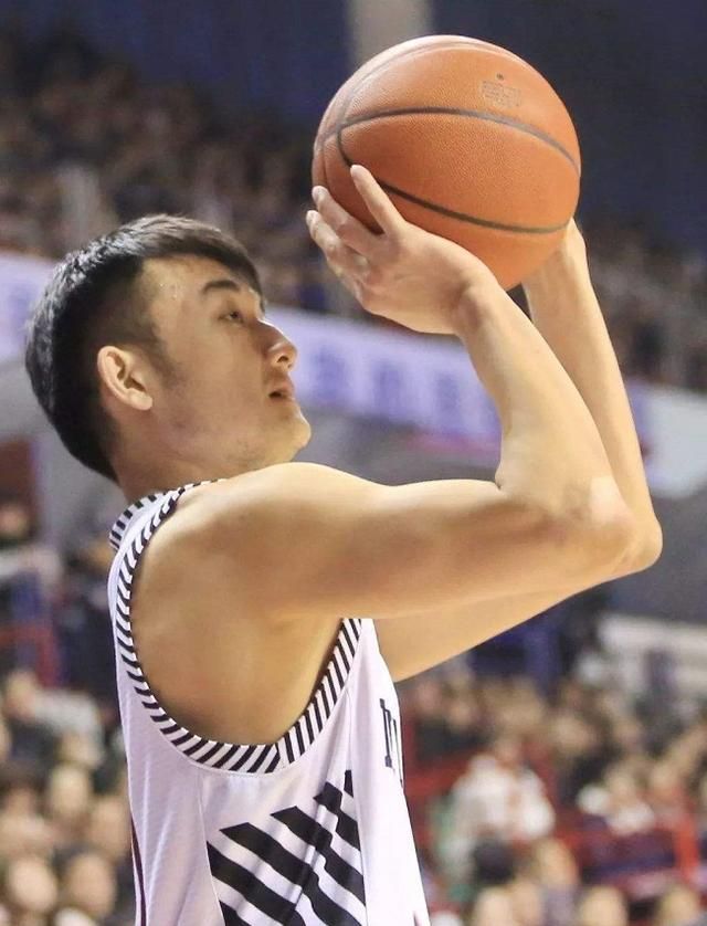 辽宁启程诸暨,西蒙斯前期以磨合为主 丛明晨上场时间受影响