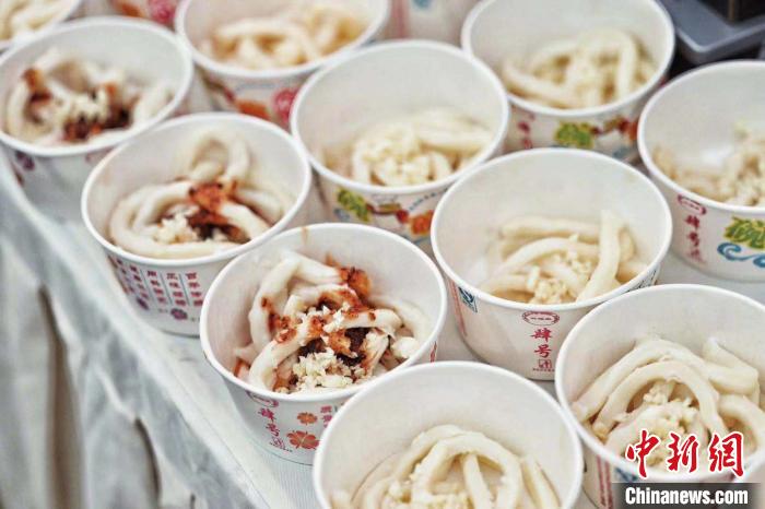 2020成都马拉松开跑沿途补给上万份特色美食 手机新浪网