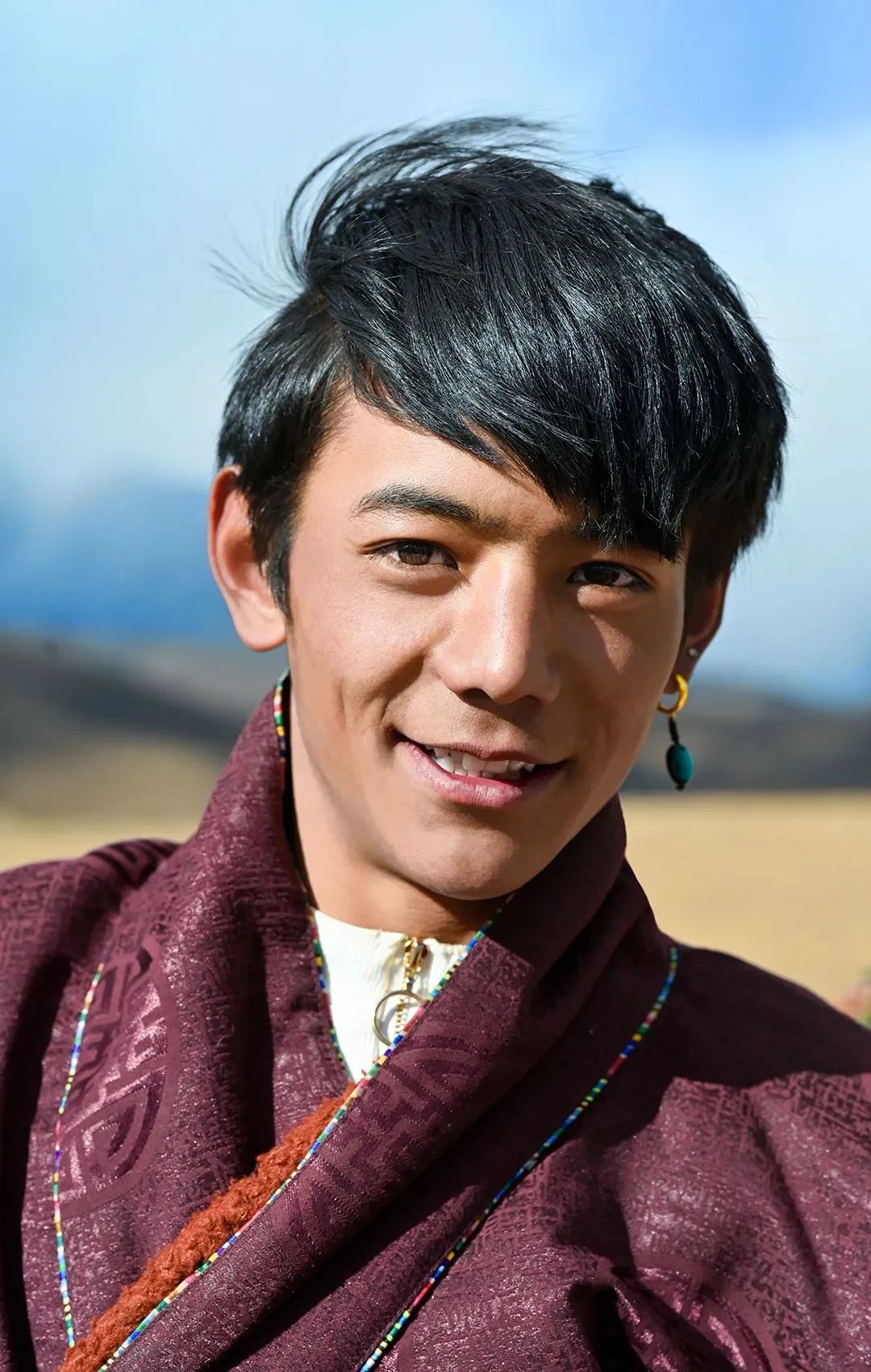 近日四川甘孜20岁藏族小伙丁真因为出现在一名摄影师