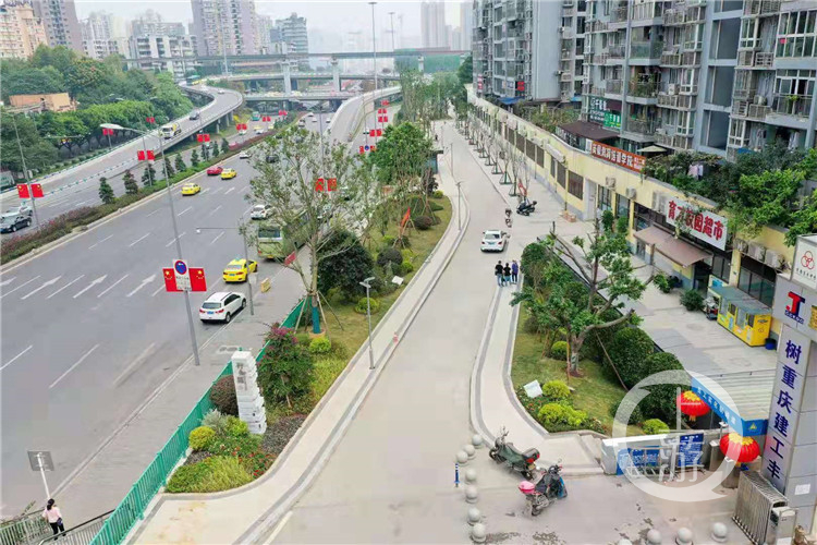 龙腾大道人行道.