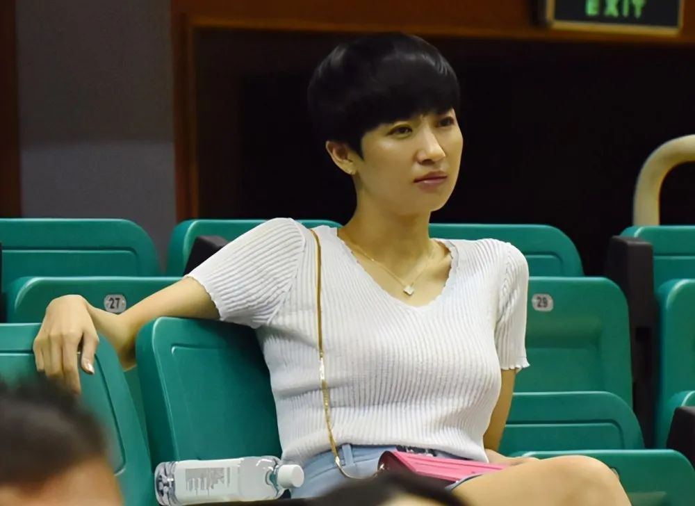队史最耻辱的纪录!王哲林转会费2亿人民币!美女老板发愁啊
