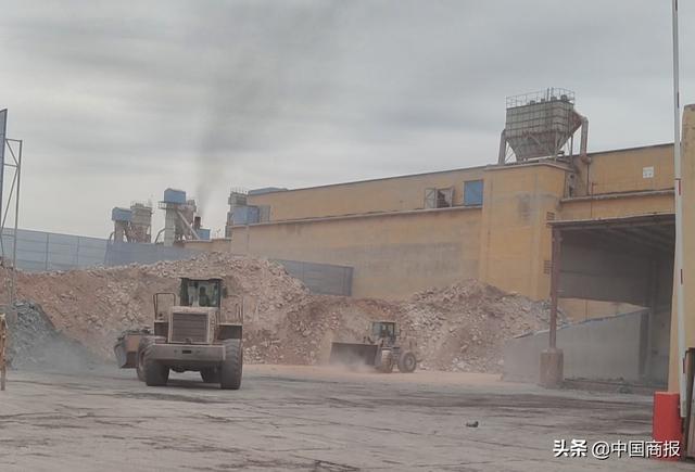 山东潍坊一水泥厂粉尘漫天 企业：合法生产休闲区蓝鸢梦想 - Www.slyday.coM