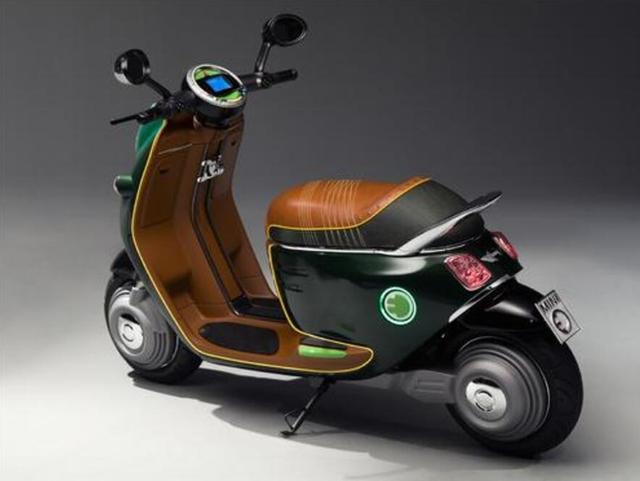 奔驰推出的电动滑板车,折叠后可随身携带,售价达13000元