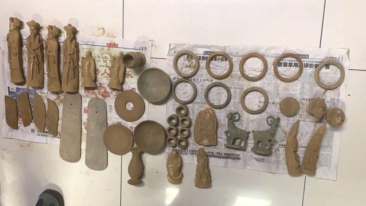 假冒工地工人当街叫卖出土古董三名男子因涉嫌诈骗被刑拘