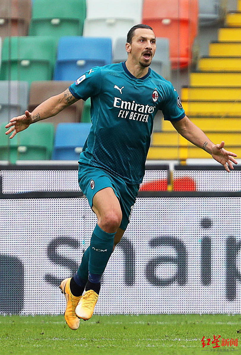 35岁的c罗这边打入勺子点球,而39岁的伊布则上演倒钩好戏——在ac米兰