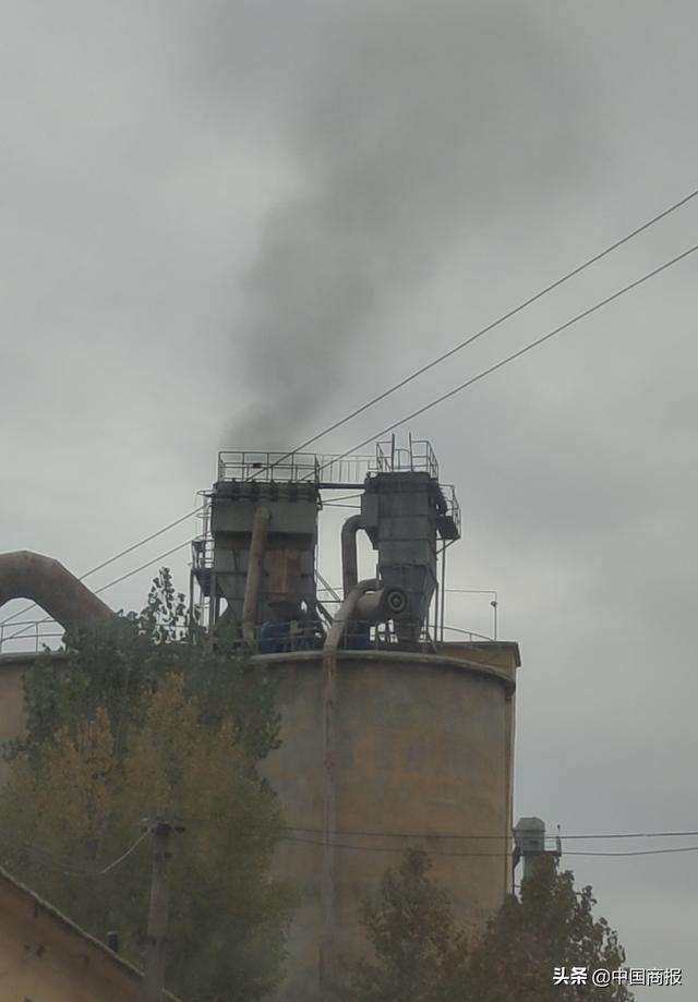 山东潍坊一水泥厂粉尘漫天 企业：合法生产休闲区蓝鸢梦想 - Www.slyday.coM