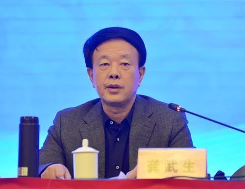 湖南娄底市委原书记龚武生被开除党籍 与不法商人勾肩搭背