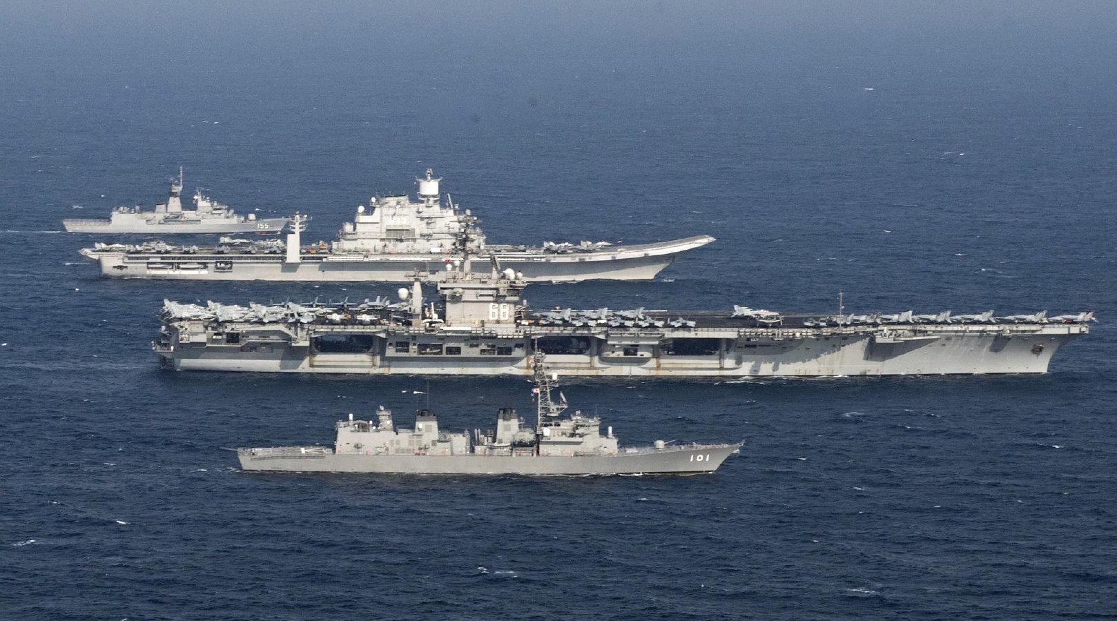 12.2,美国海军ddg-104"斯特莱特"号导弹驱逐舰在阿拉伯海发射m