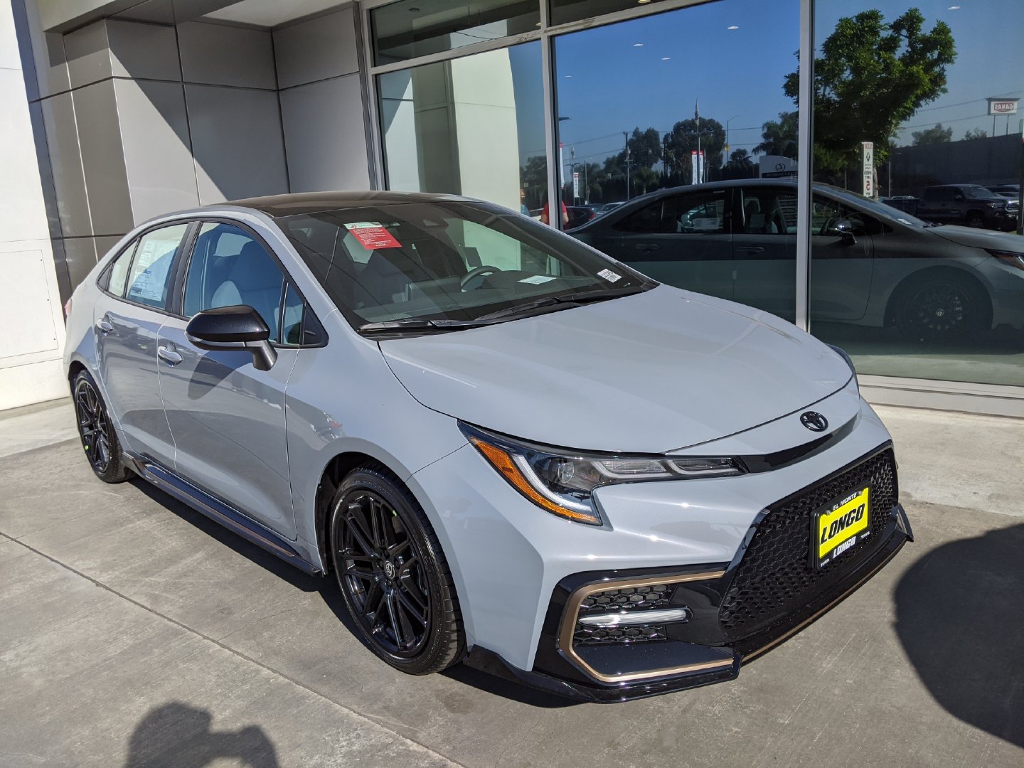 新款丰田雷凌到店实拍,水泥灰外观 1.8动力,造型比思域帅气