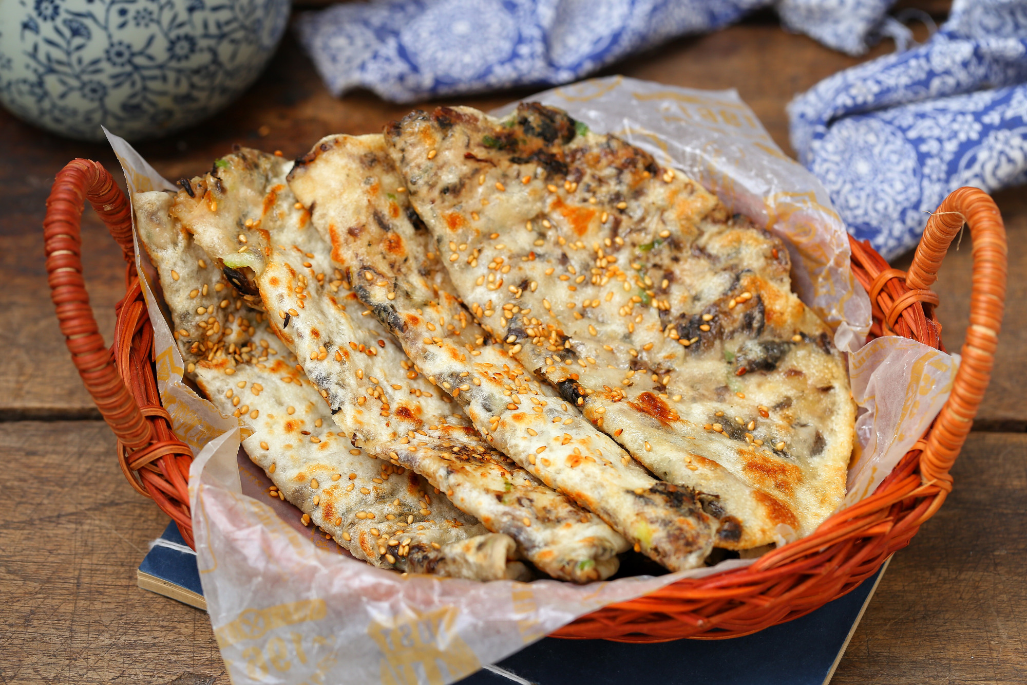 家常梅干菜锅盔做法又香又脆馅料十足不比去外面买的味道差