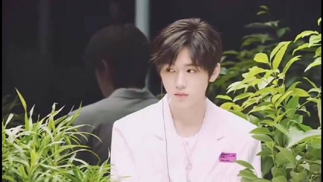 宋亚轩《剩下的盛夏》舞台cut 少年化为治愈天使
