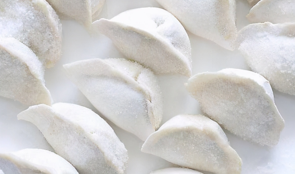 冻饺子时,不要直接放冰箱里冻,做好2点,饺子不粘连不裂口