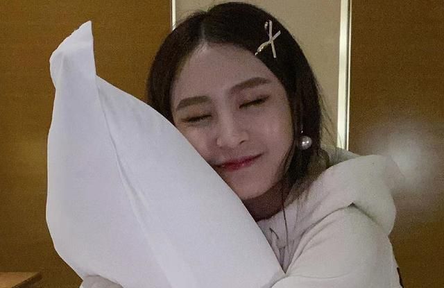 二驴讽刺猫妹妹为取悦爸比埋汰小伊伊,称初瑞雪上演后宫甄嬛传!