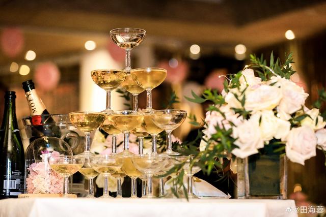 田海蓉为13岁女儿庆生,女儿身高直追妈妈,香槟摆满未成年饮酒?